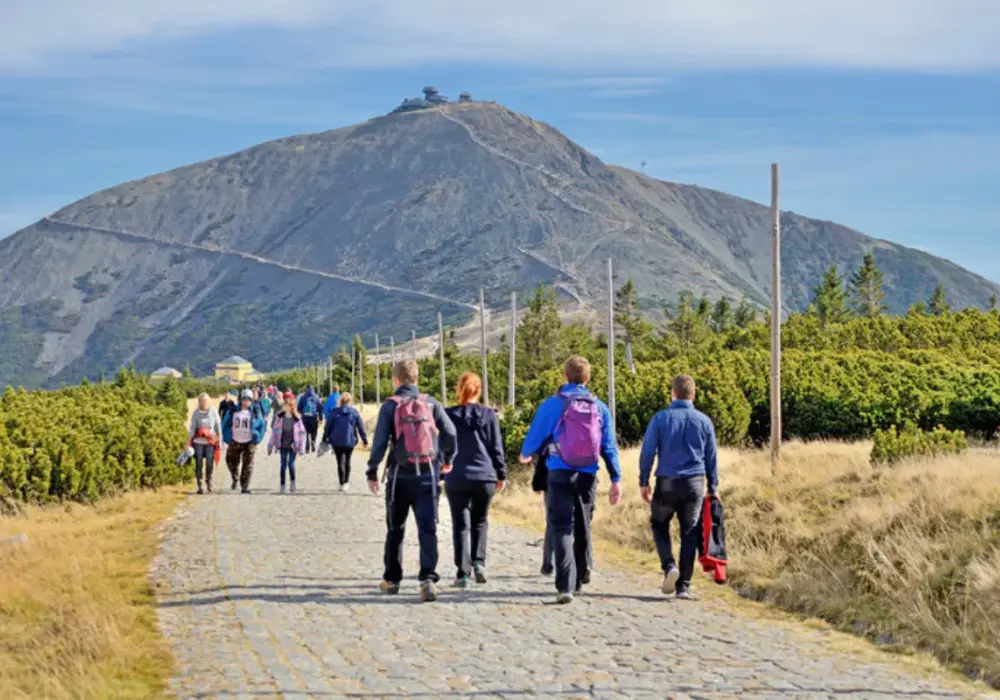 Ciekawe szlaki w Karpaczu: najlepsze trasy do trekkingu