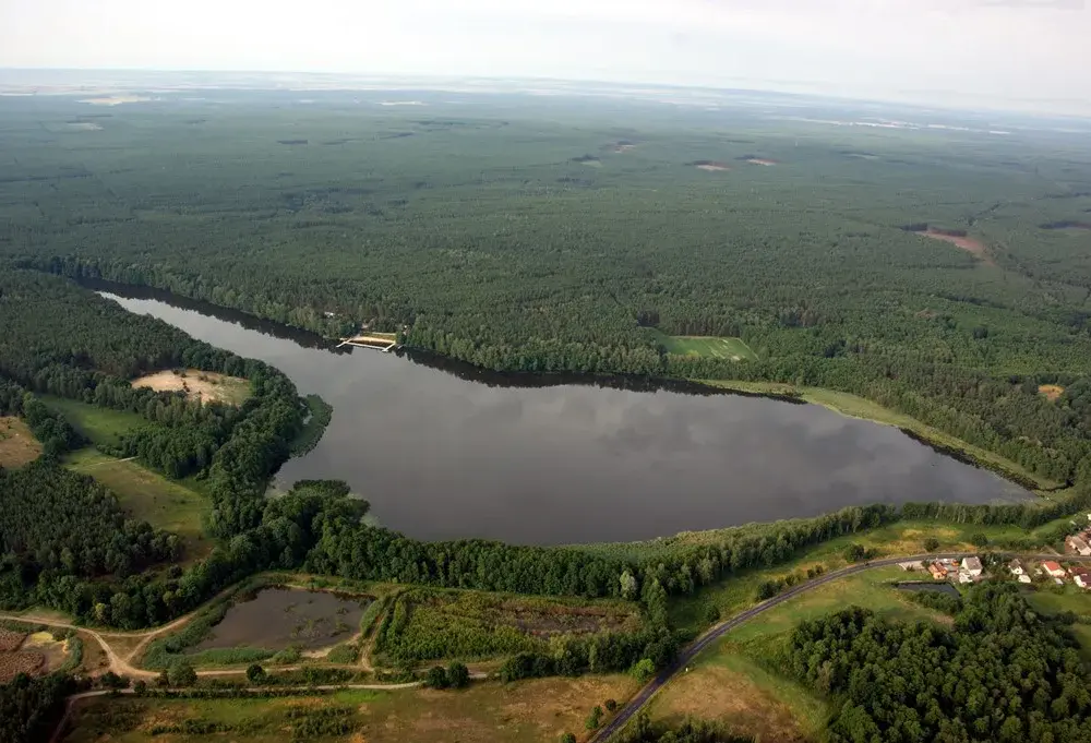 Jezioro Tarnowskie - niezwykła oaza wypoczynku na Pojezierzu Sławskim