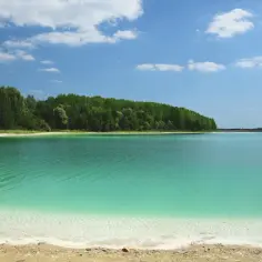 Lazurowe jezioro świętokrzyskie - niezwykłe miejsce na jednodniową wycieczkę