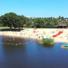 Jezioro Śremskie - najgłębszy akwen z plażą i atrakcjami w Wielkopolsce