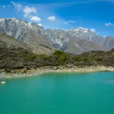Poznaj najczystsze jezioro na świecie: fenomen przejrzystości Blue Lake