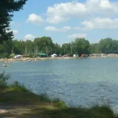 Jezioro Bialskie - malownicze miejsce na letni wypoczynek z rodziną