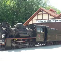 Kolej wąskotorowa Dolny Śląsk - odkryj fascynującą podróż i atrakcje