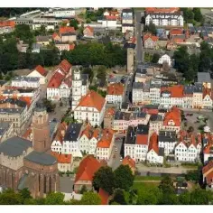Paczków naprawdę przypomina polskie Carcassonne? Porównanie!