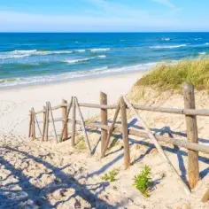 Która plaża jest bliżej: Łeba czy Hel? Poznajemy te odległości!
