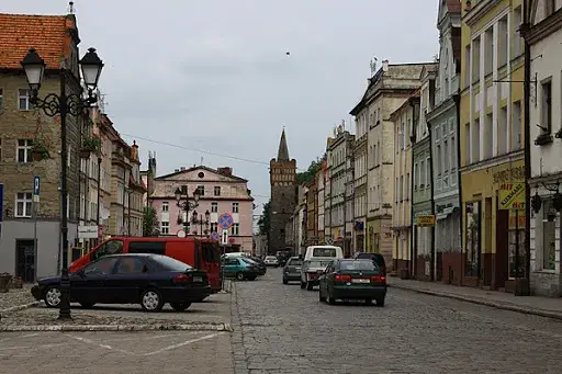 Zdjęcie Paczków naprawdę przypomina polskie Carcassonne? Porównanie!