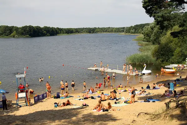 Jezioro Wikaryjskie - najlepsze atrakcje i plaże na letni wypoczynek